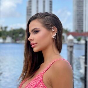 LEFT EAR SINGLE STATEMENT SERPENT EAR JACKET - WHITE SILVER